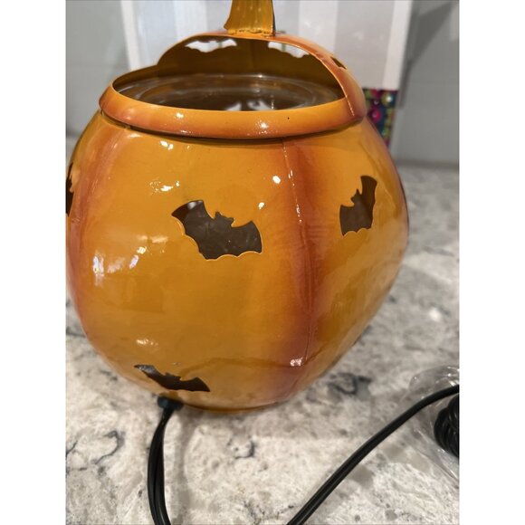 Scentsy Paranormal Pumpkin Full Size Warmer Sold Out Harvest Collection 2021 New - Picture 5 of 6